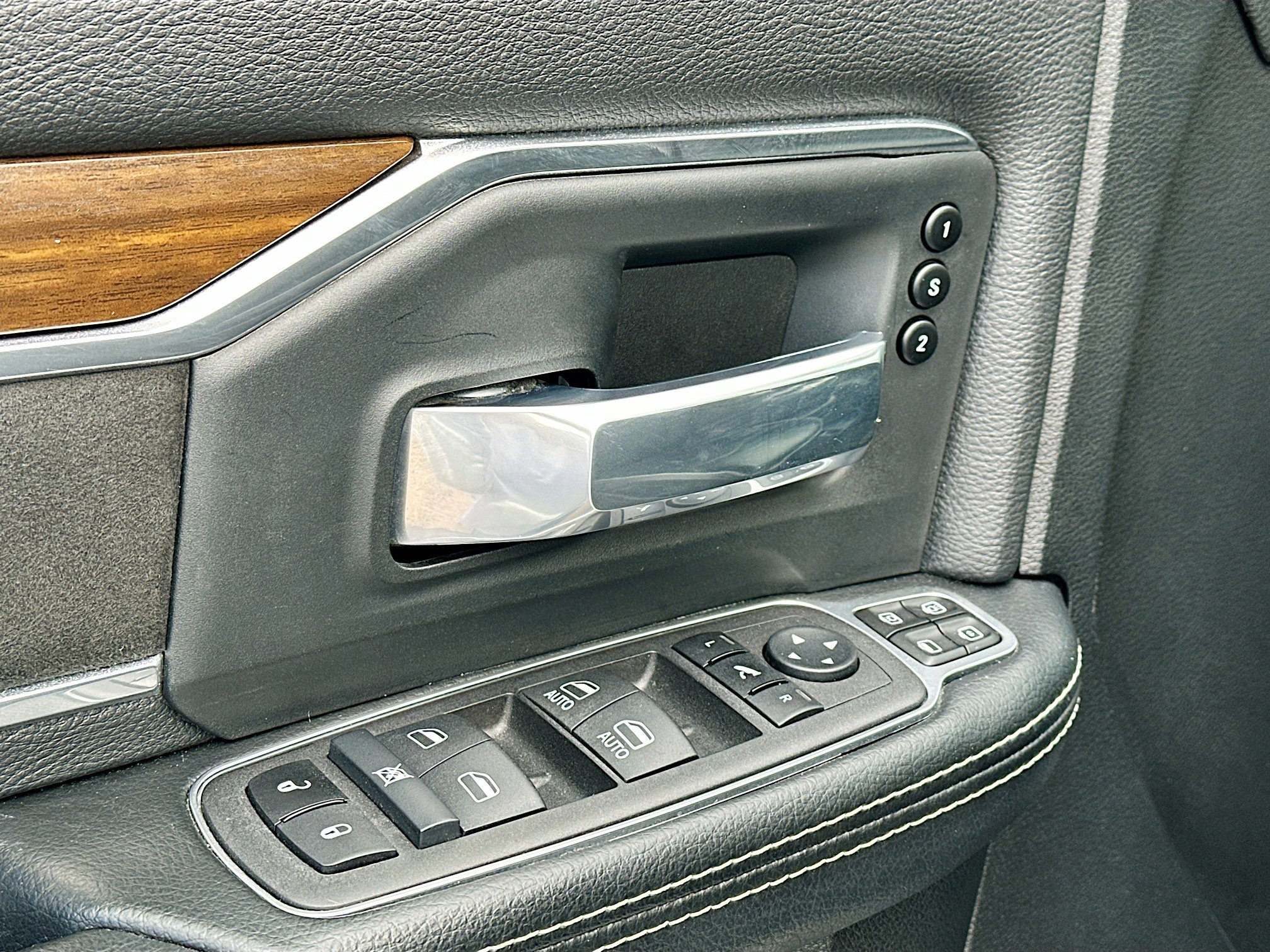 Used 2024 RAM 2500 Laramie image 15