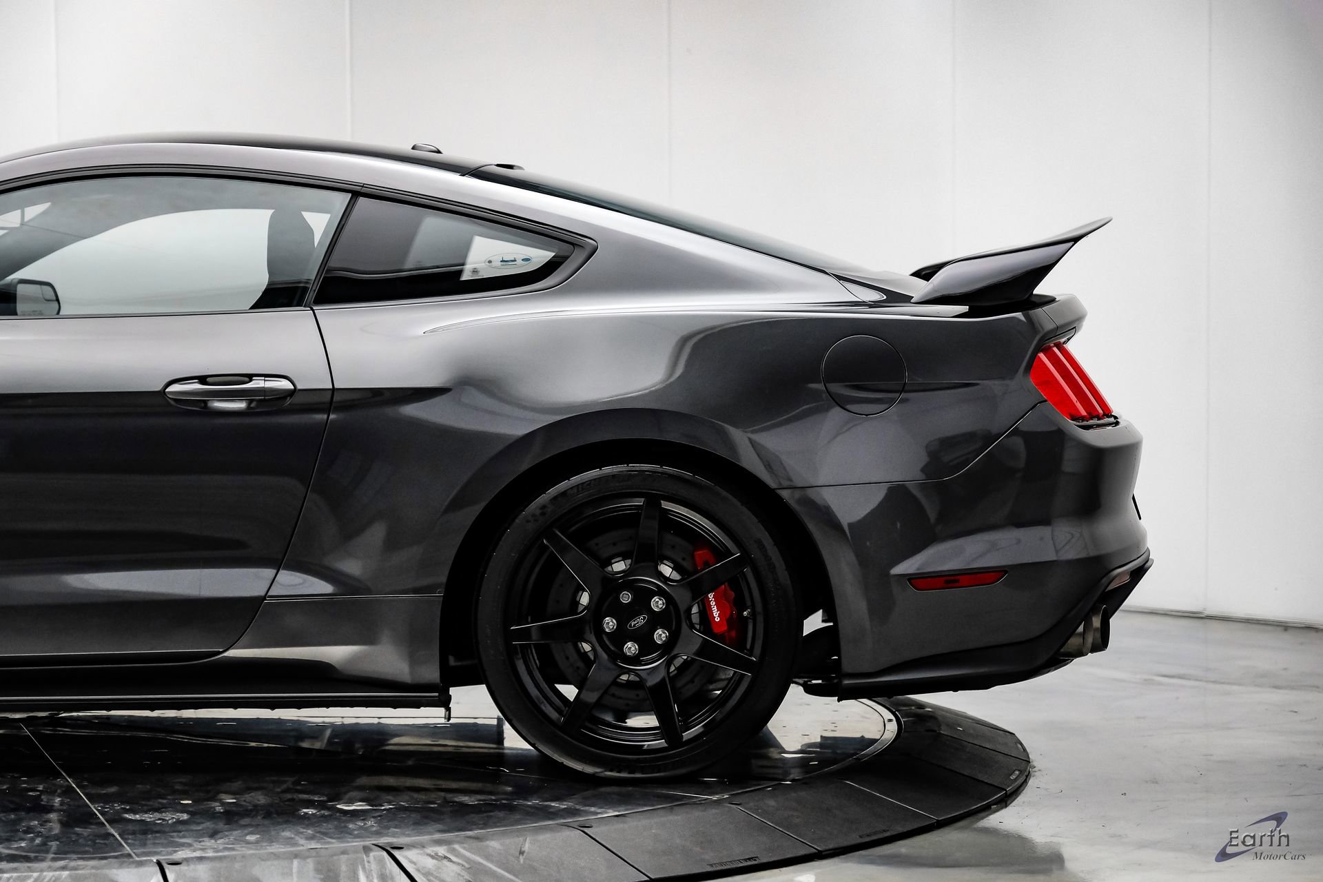 Used 2016 Ford Mustang Shelby GT350R w/ GT350R Equipment Group 920A RWD image 9