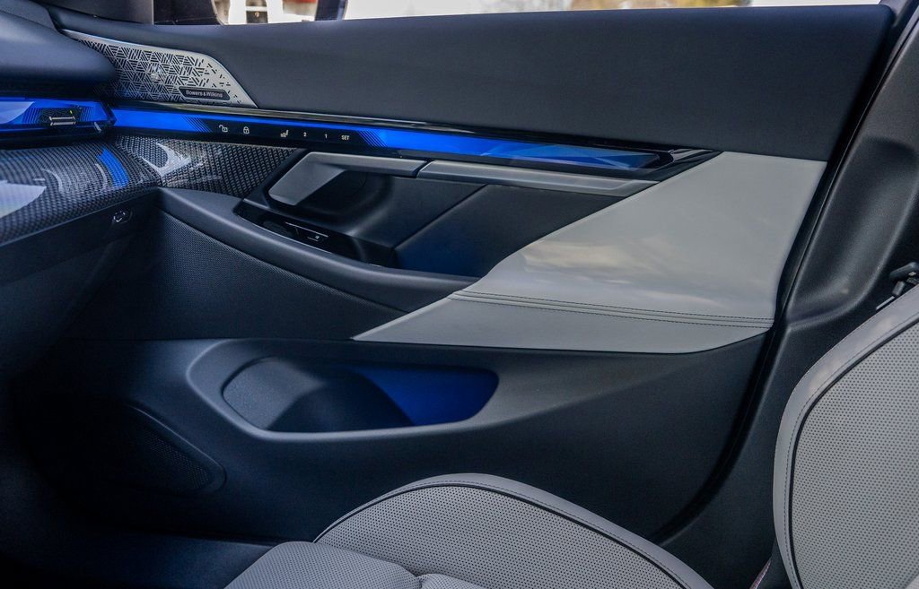 Used 2026 BMW M5 w/ Executive Package image 14