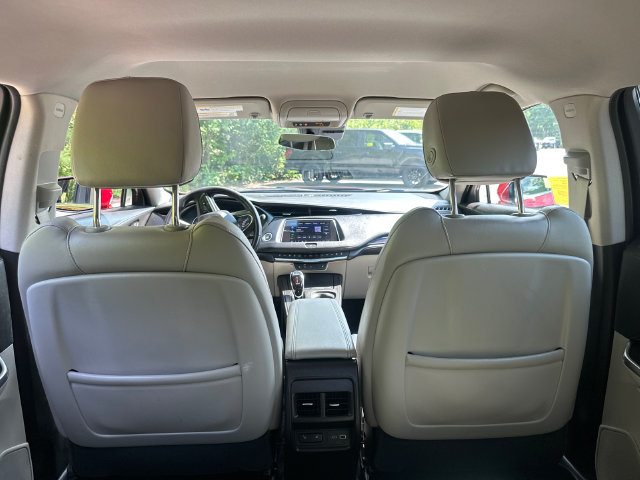 Used 2023 Cadillac XT4 Luxury w/ LPO, Onyx Lite Package AWD/4WD image 15