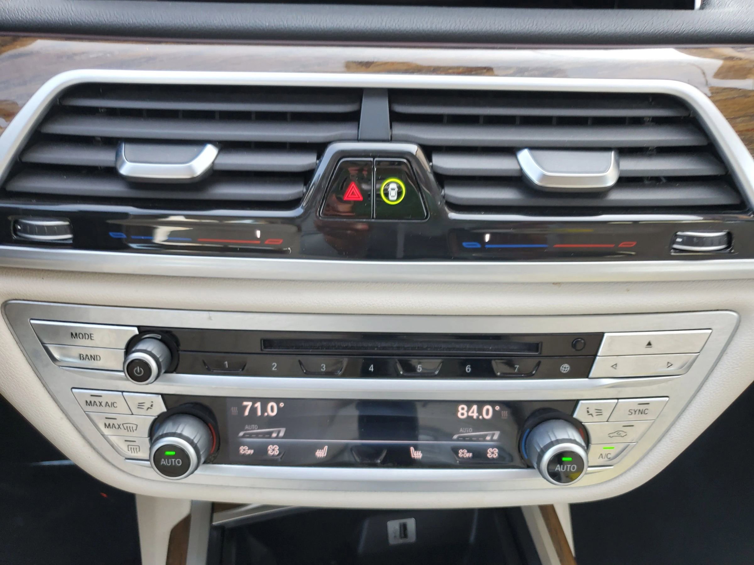 Used 2018 BMW 750i xDrive image 49