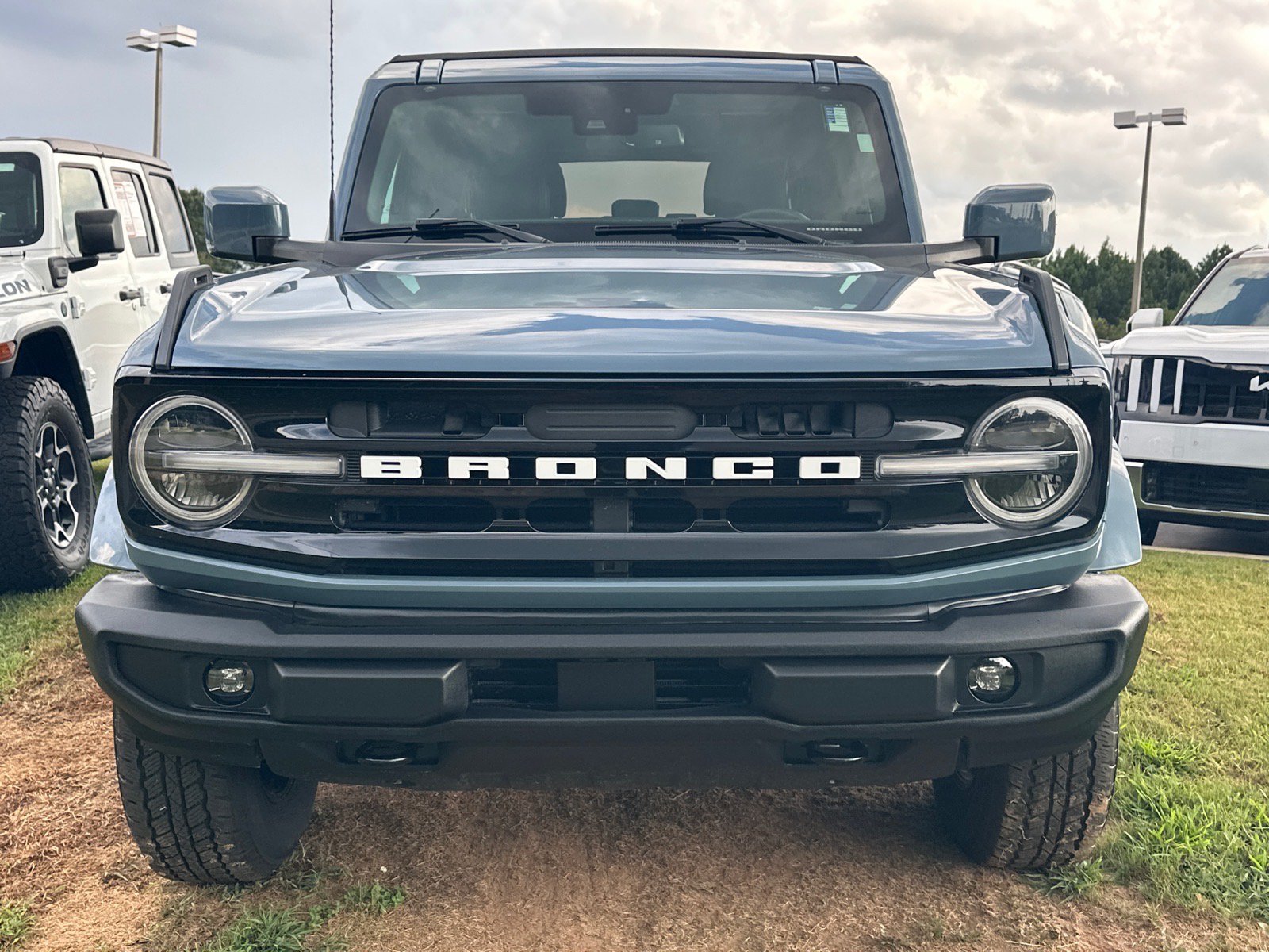 Used 2025 Ford Bronco Outer Banks AWD/4WD image 2