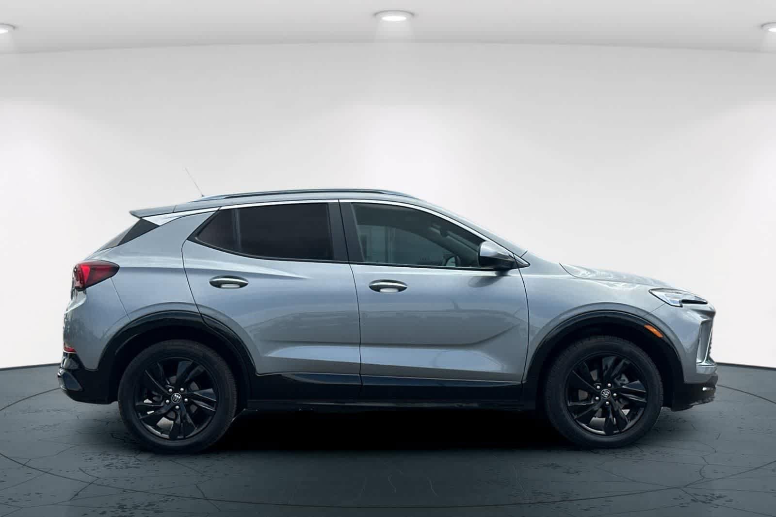 Used 2024 Buick Encore GX Sport Touring AWD/4WD image 6