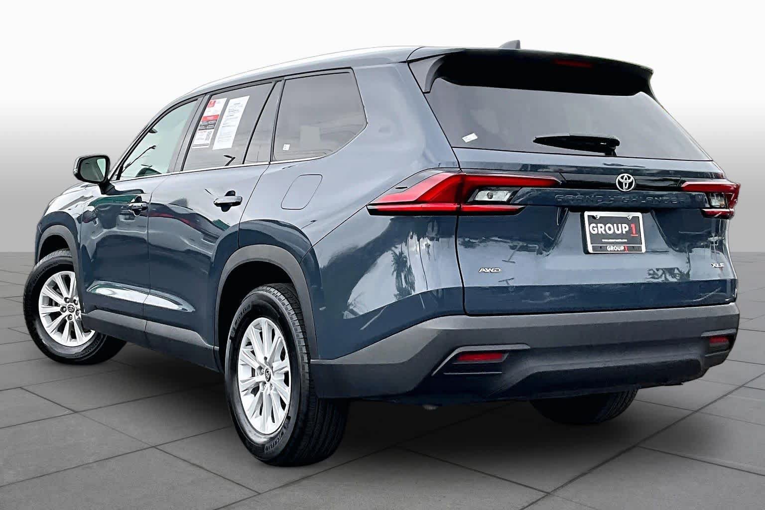 Used 2025 Toyota Grand Highlander AWD image 12
