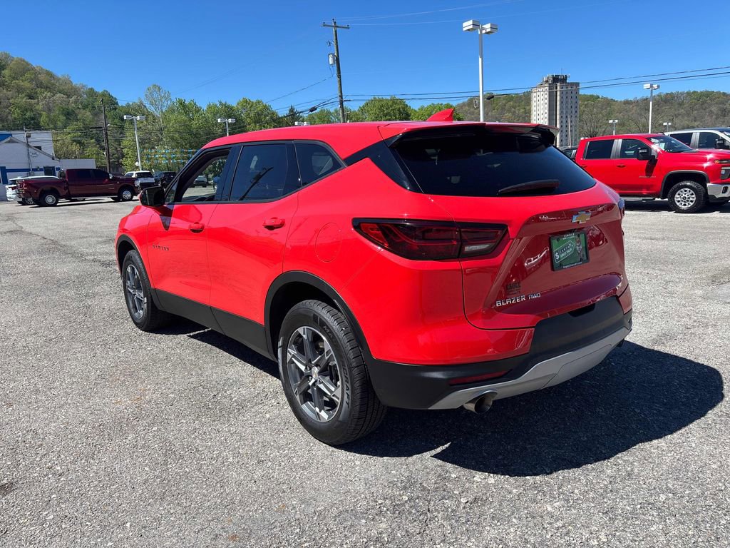 Used 2025 Chevrolet Blazer LT AWD/4WD image 3