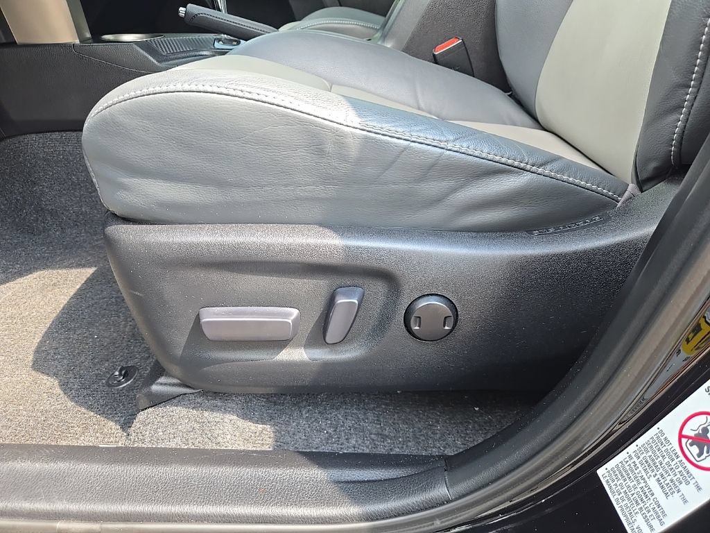Used 2015 Toyota RAV4 Limited AWD/4WD image 28