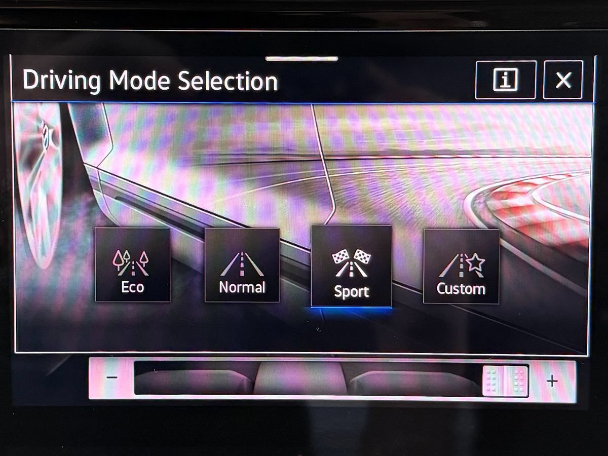 Used 2022 Volkswagen Atlas SEL R-Line AWD/4WD image 25