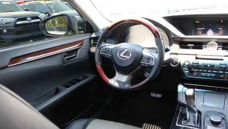 Used 2018 Lexus ES 350 w/ Premier Package FWD image 18