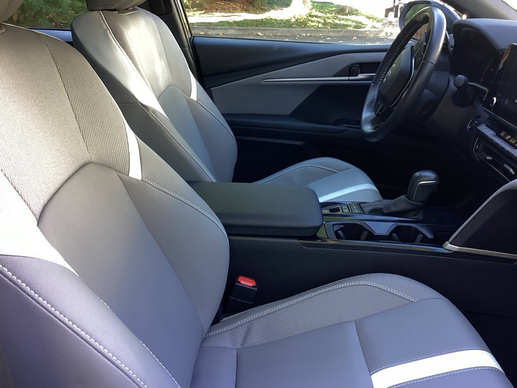 Certified 2025 Toyota Camry SE AWD/4WD image 3