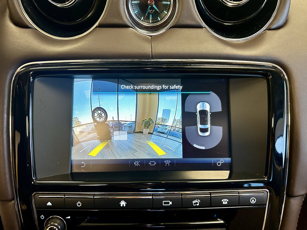 Used 2016 Jaguar XJ L Portfolio RWD image 11