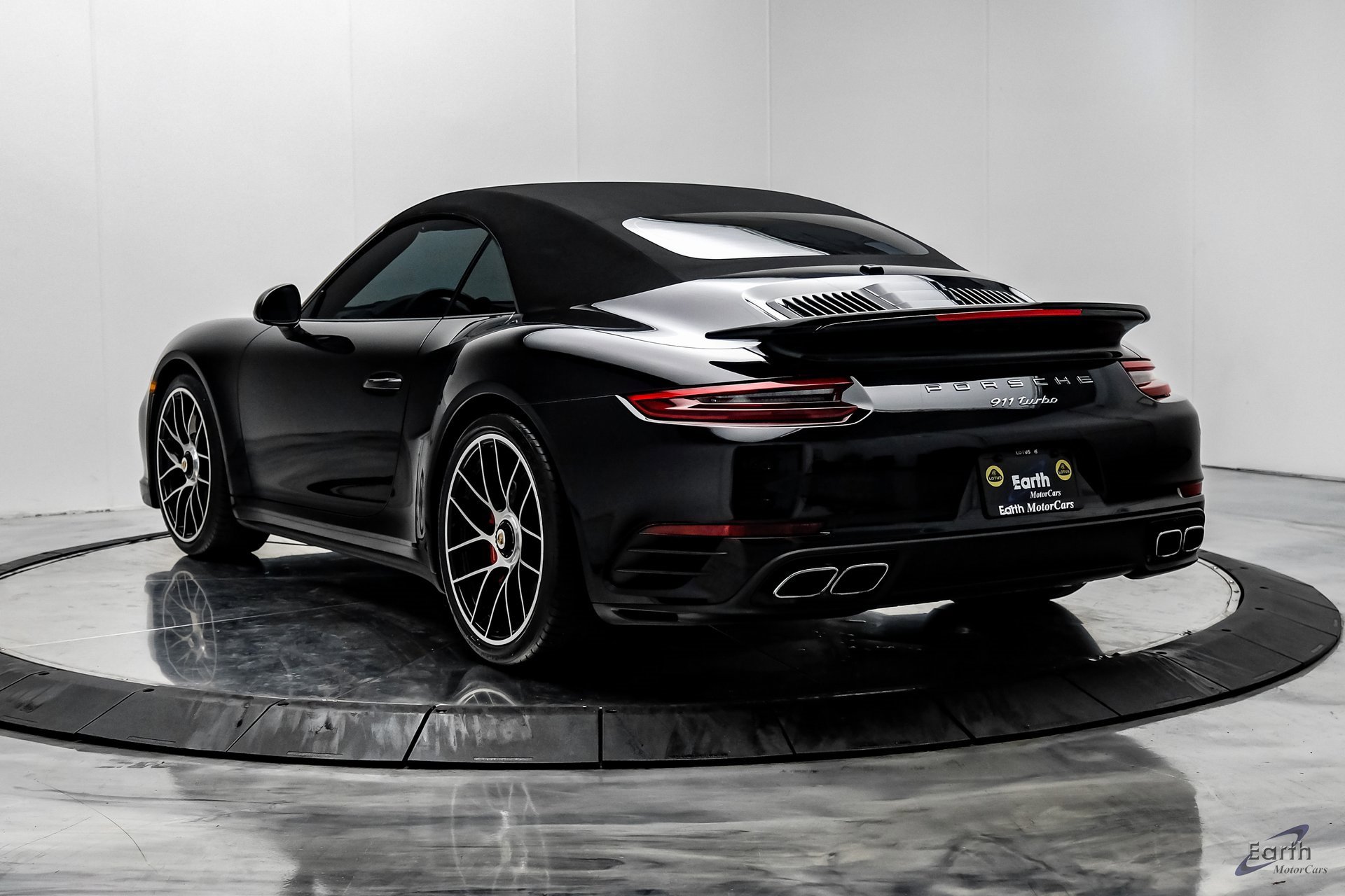 Used 2019 Porsche 911 Turbo image 12