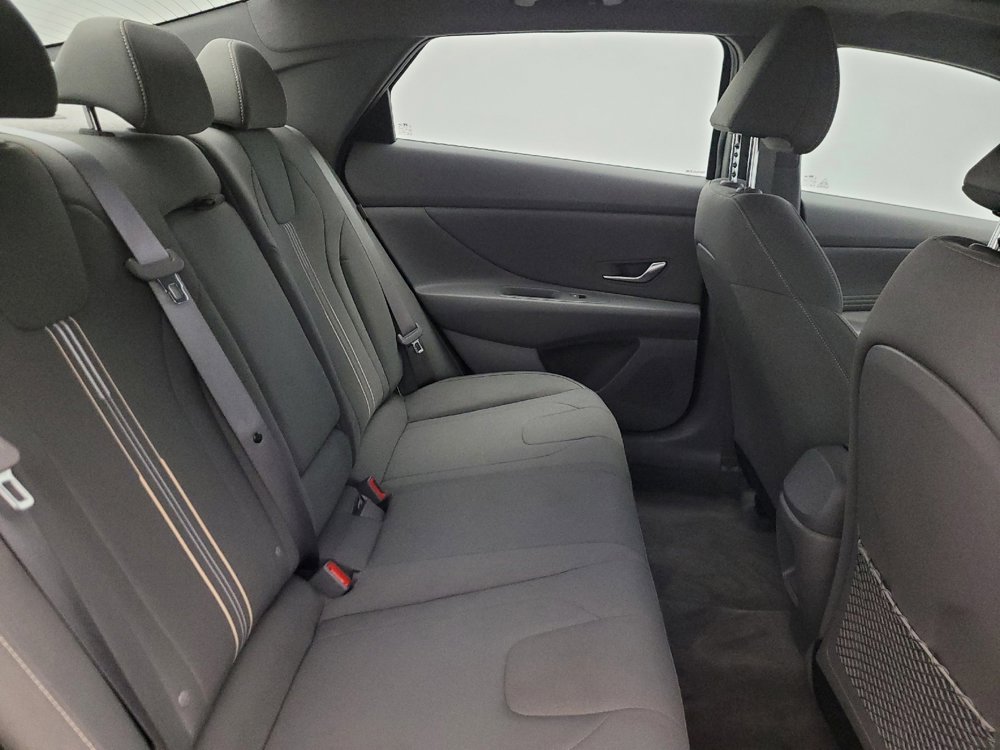 Used 2025 Hyundai Elantra SEL FWD image 19