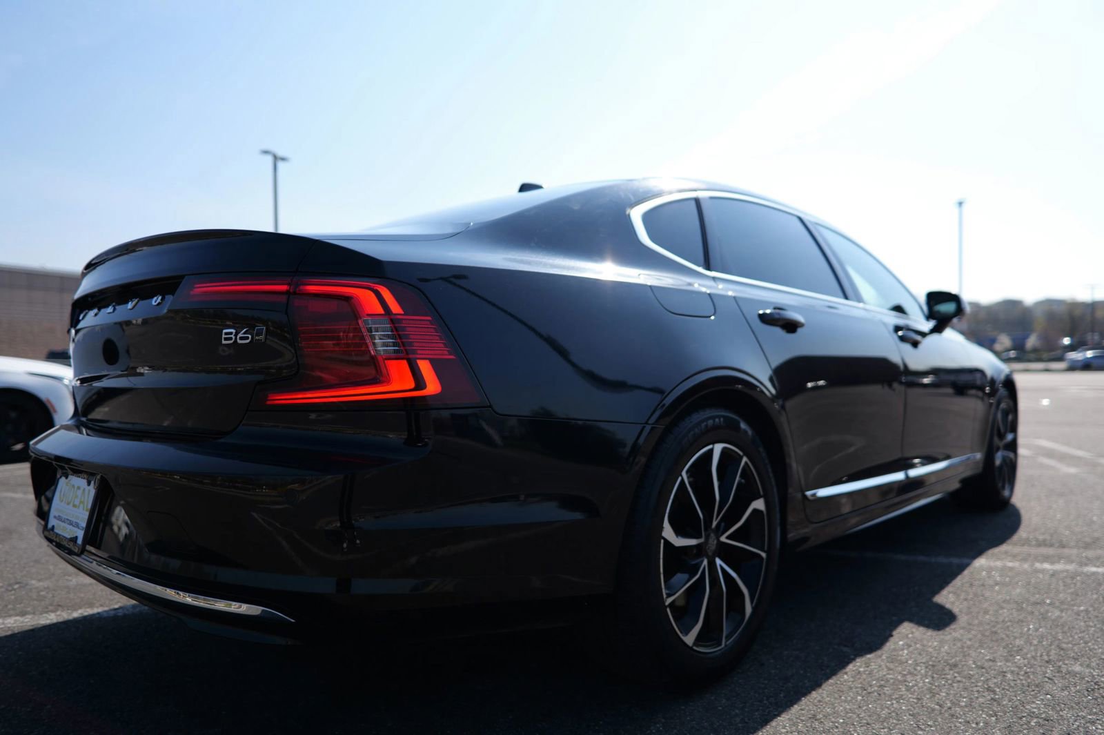 Used 2023 Volvo S90 B6 Plus image 9