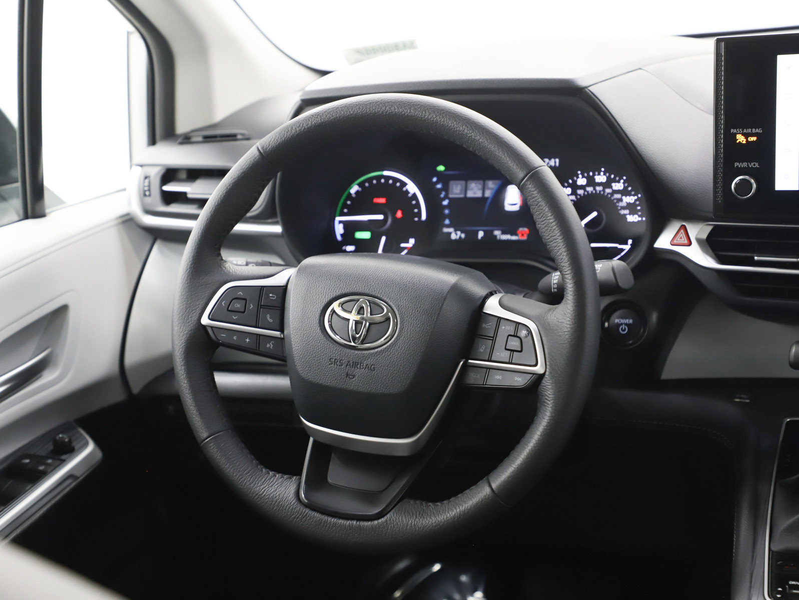 Used 2025 Toyota Sienna XLE image 15