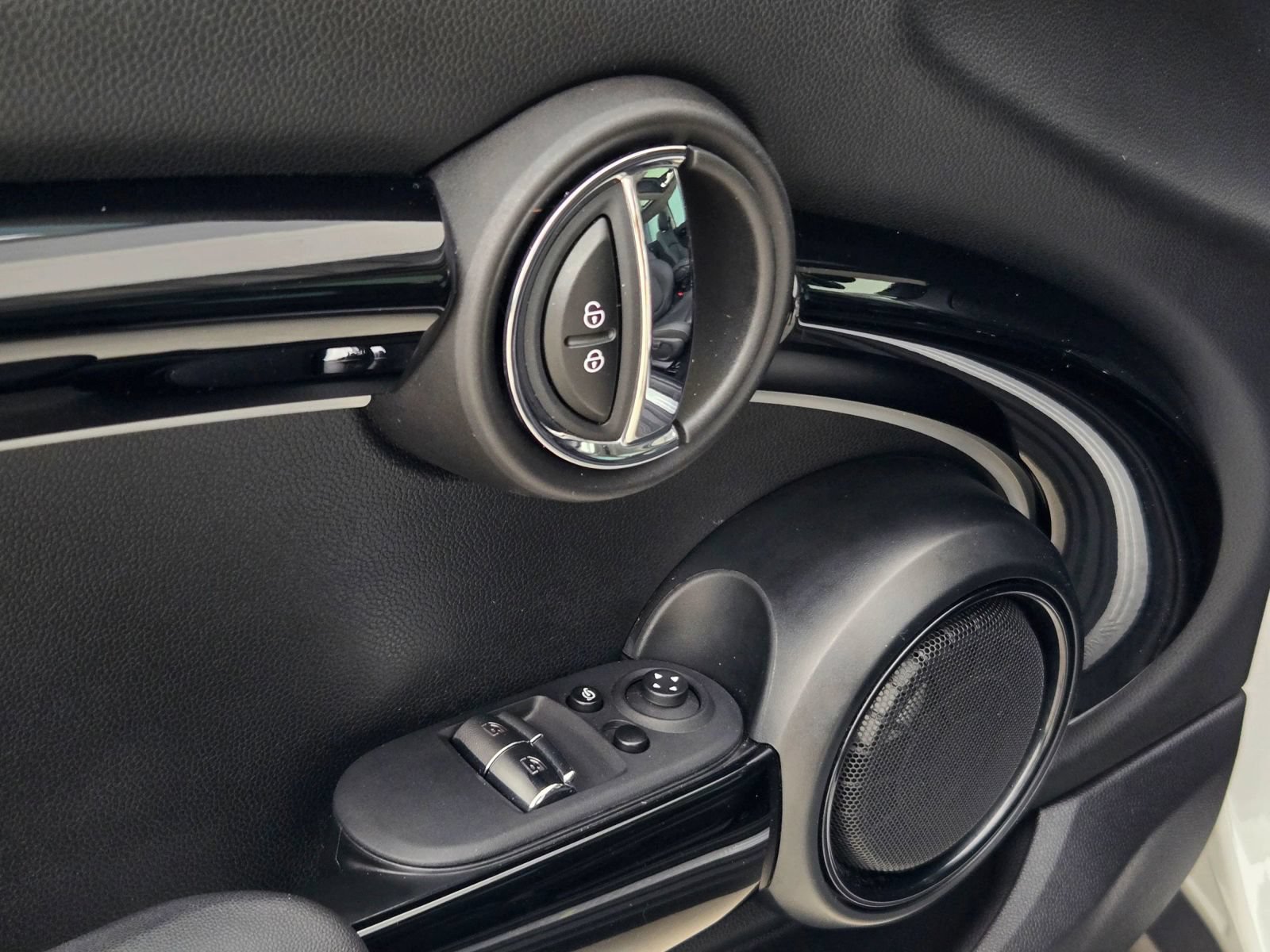 Used 2024 MINI Cooper SE image 36