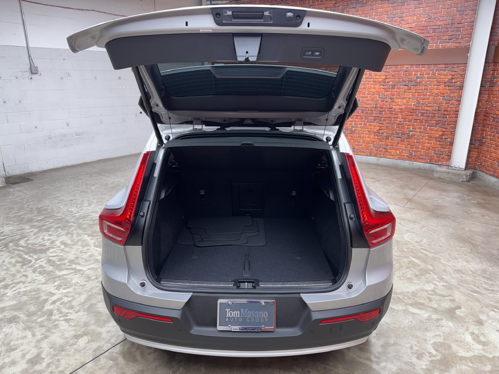 Used 2023 Volvo XC40 B5 Plus AWD/4WD image 29