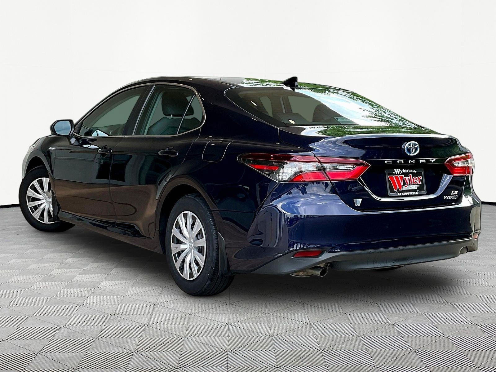 Used 2021 Toyota Camry LE FWD image 4