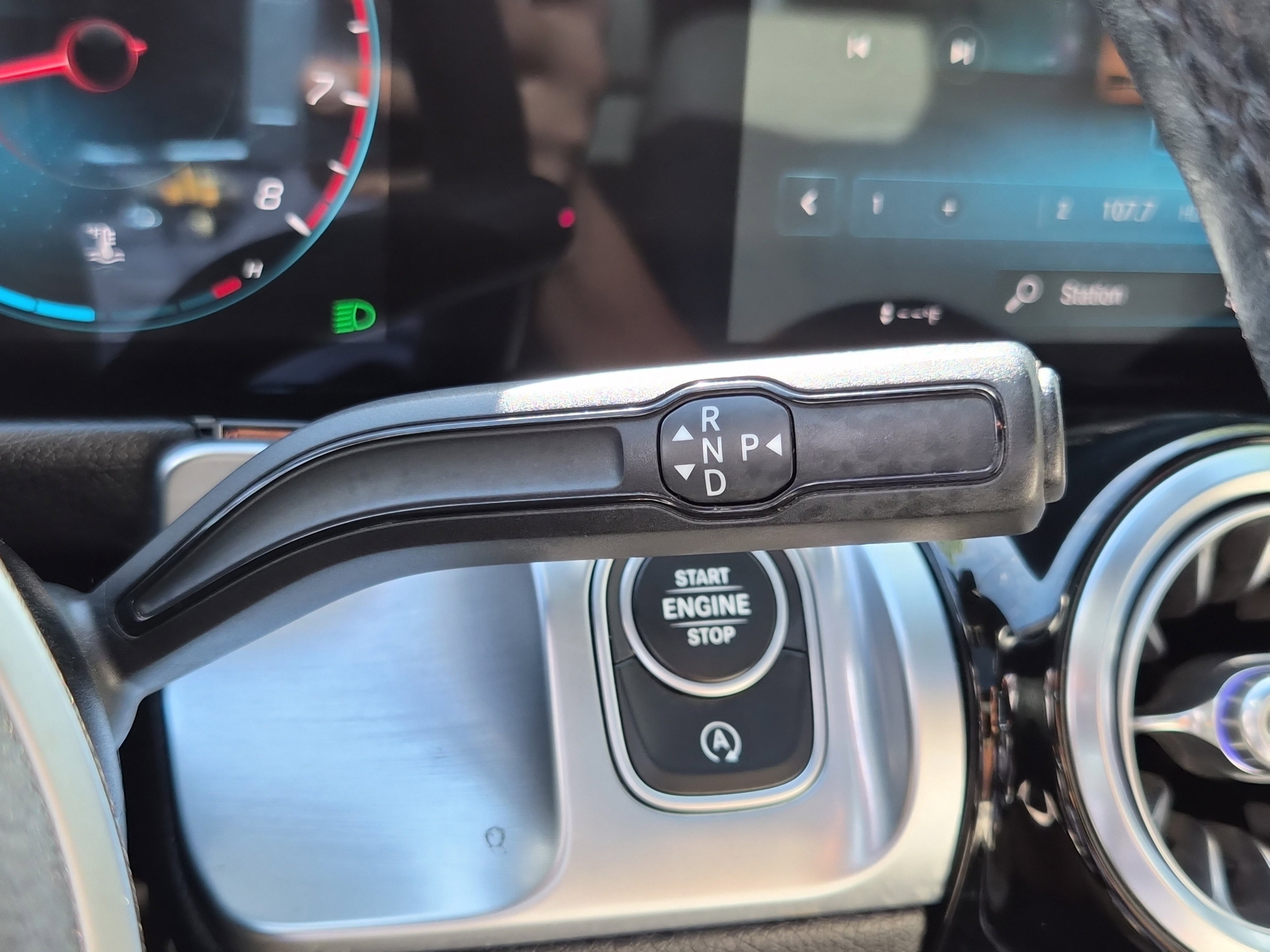 Used 2021 Mercedes-Benz GLB 250 4MATIC w/ Premium Package image 33