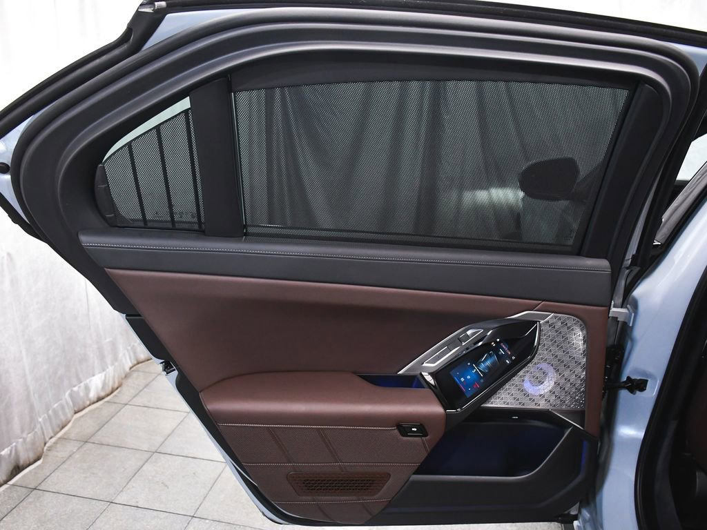 Used 2024 BMW i7 xDrive60 image 13
