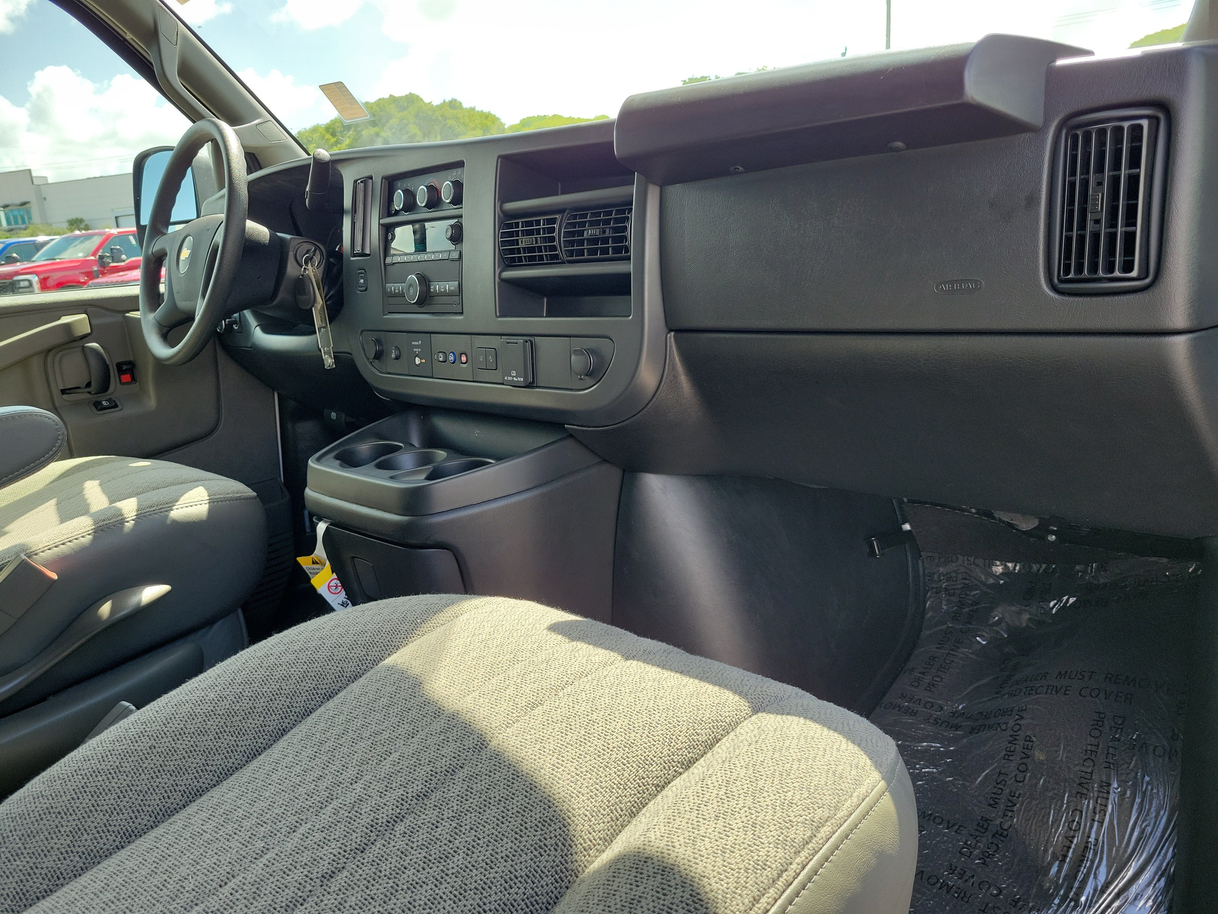 Used 2025 Chevrolet Express 3500 LT w/ LT Preferred Equipment Group RWD image 19