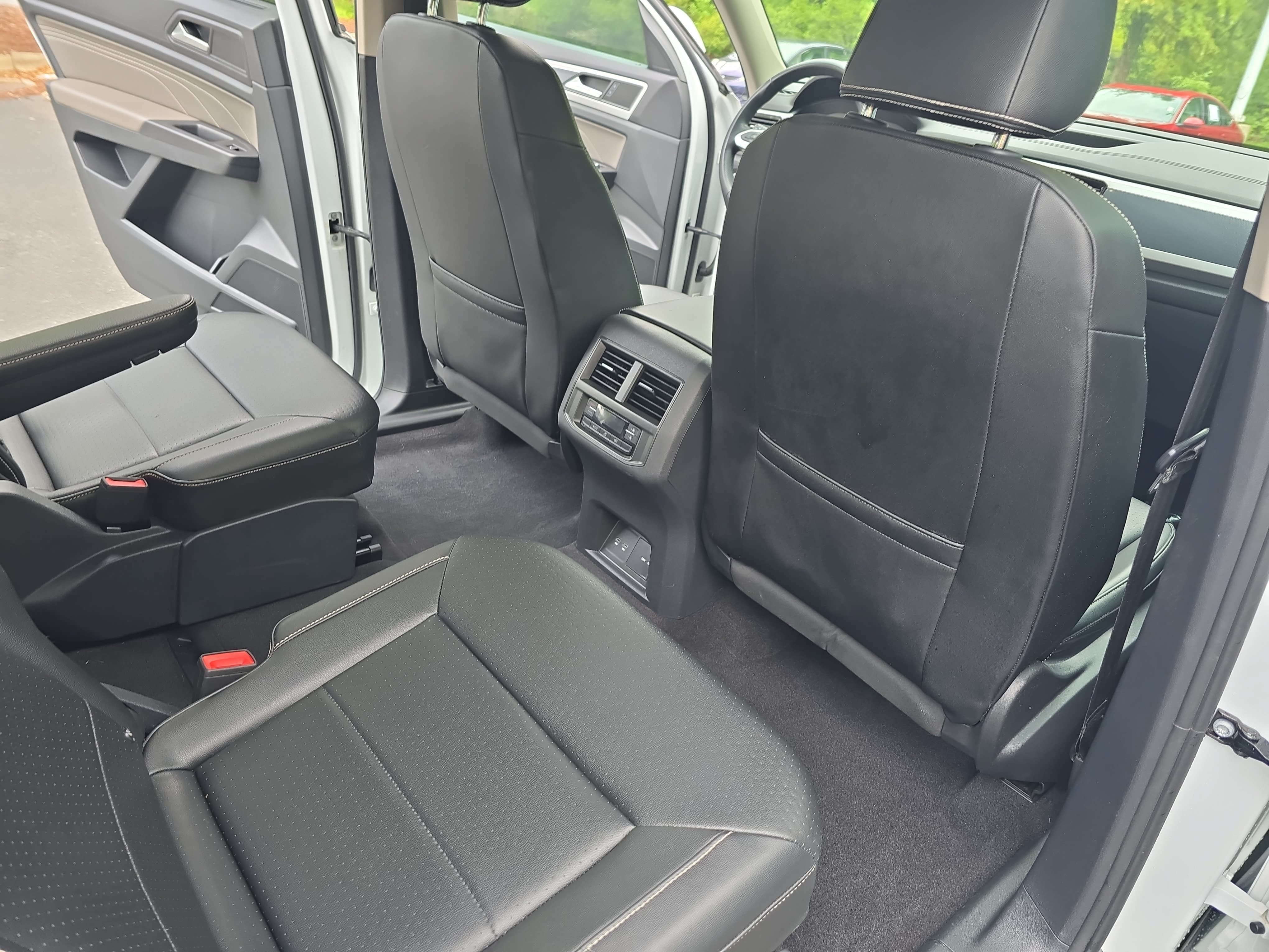 Used 2022 Volkswagen Atlas SEL R-Line AWD/4WD image 11