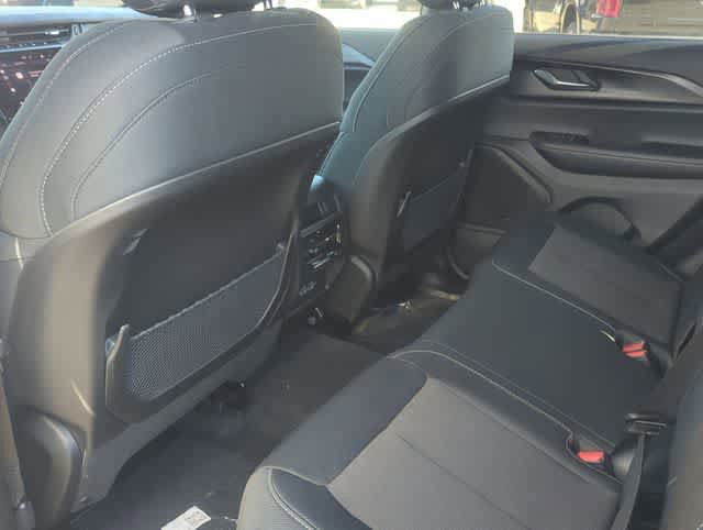 Used 2025 Jeep Grand Cherokee Laredo AWD/4WD image 18
