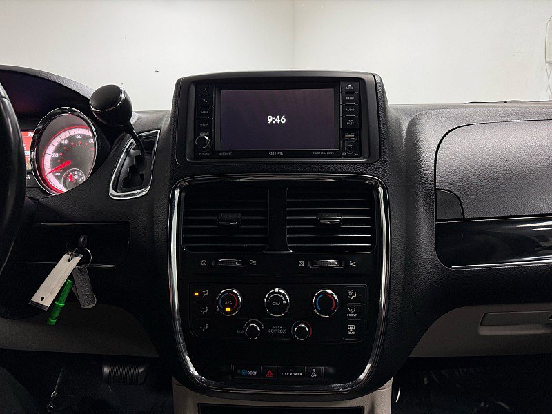 Used 2017 Dodge Grand Caravan SXT w/ Rear Park Assist Package image 19