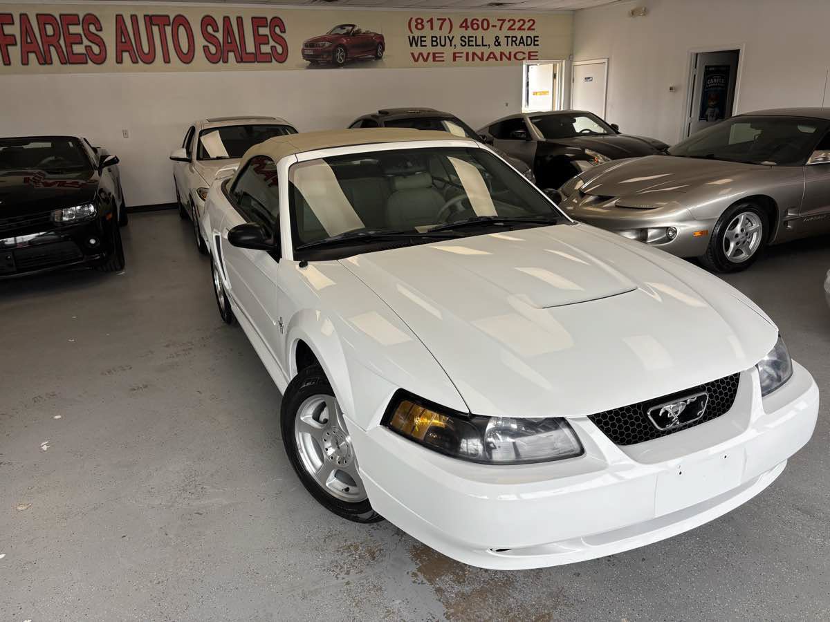 Used 2003 Ford Mustang Convertible RWD image 8