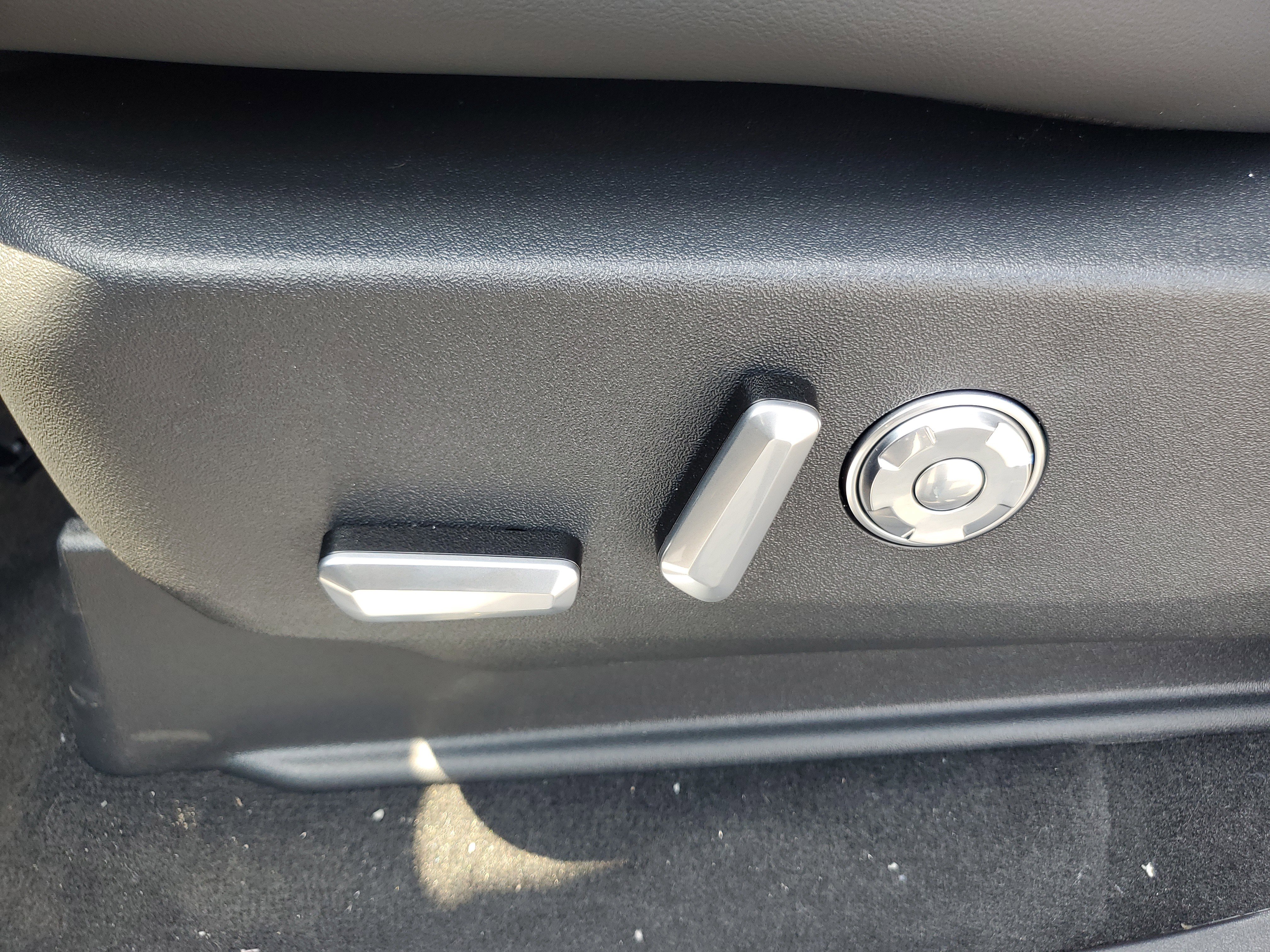 New 2025 Lincoln Navigator L Reserve w/ Jet Appearance Package image 13