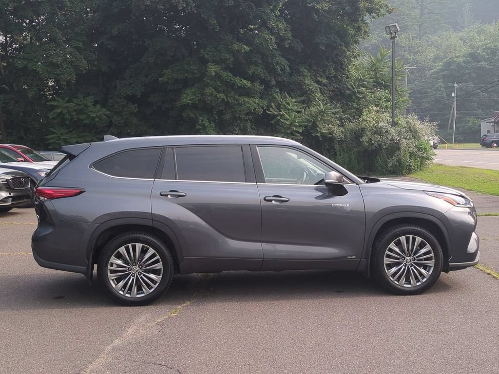 Used 2020 Toyota Highlander Platinum AWD/4WD image 3