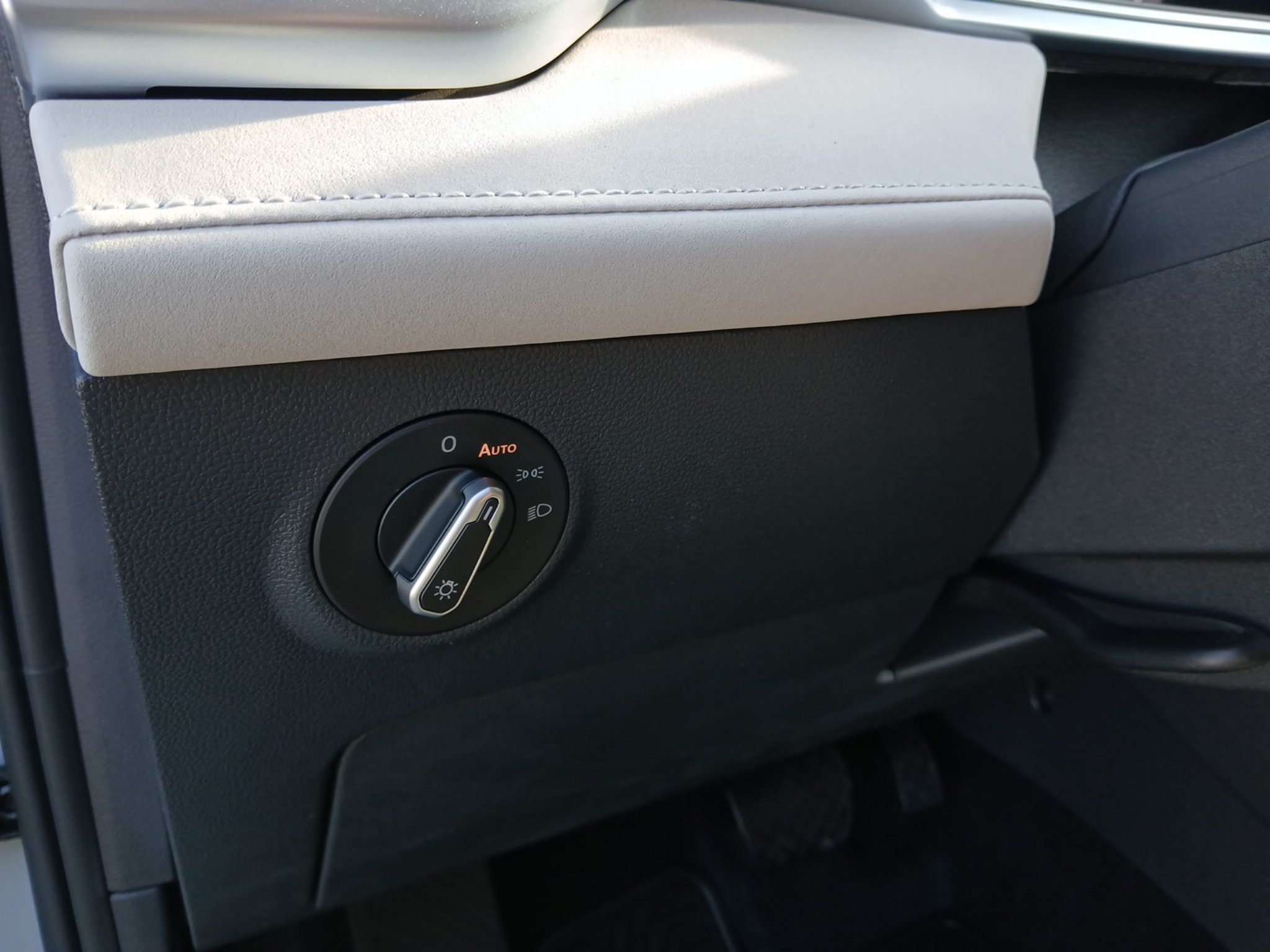 New 2027 Volkswagen Taos SE FWD image 12