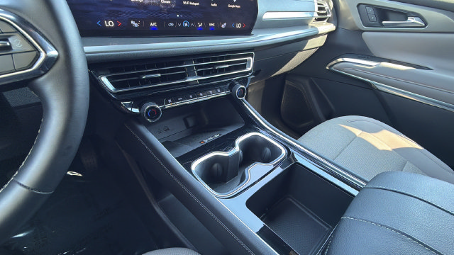 Used 2026 Chevrolet Traverse LT w/ Driver Confidence Package FWD image 18