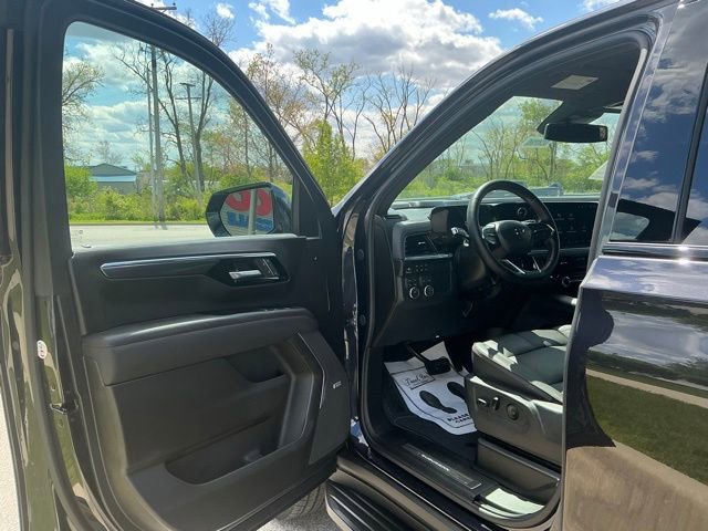 New 2026 Chevrolet Suburban RST w/ Comfort Package AWD/4WD image 15