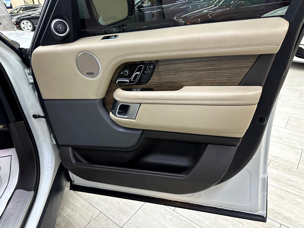 Used 2019 Land Rover Range Rover image 38