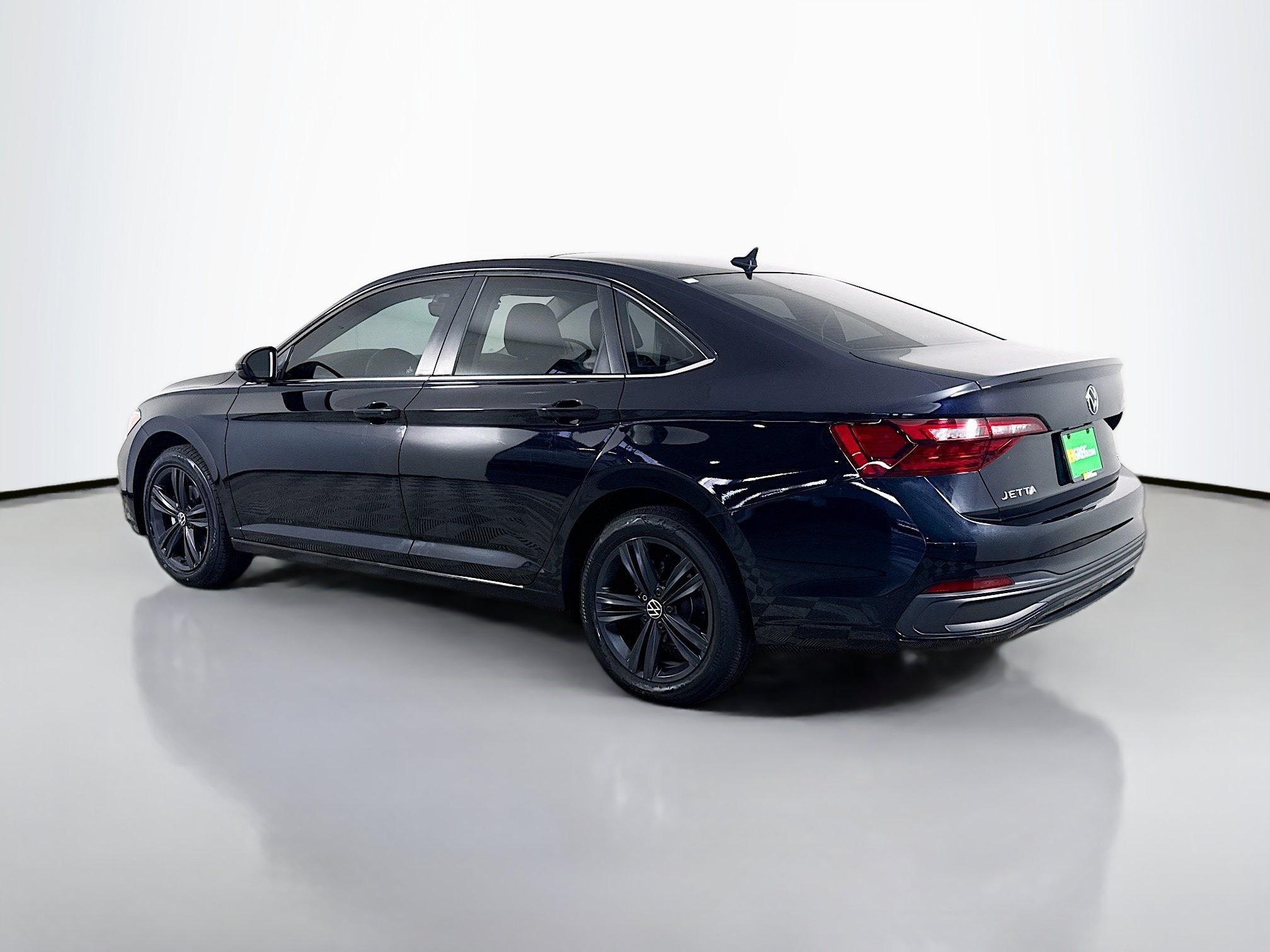 Used 2023 Volkswagen Jetta SE w/ Panoramic Sunroof Package FWD image 7