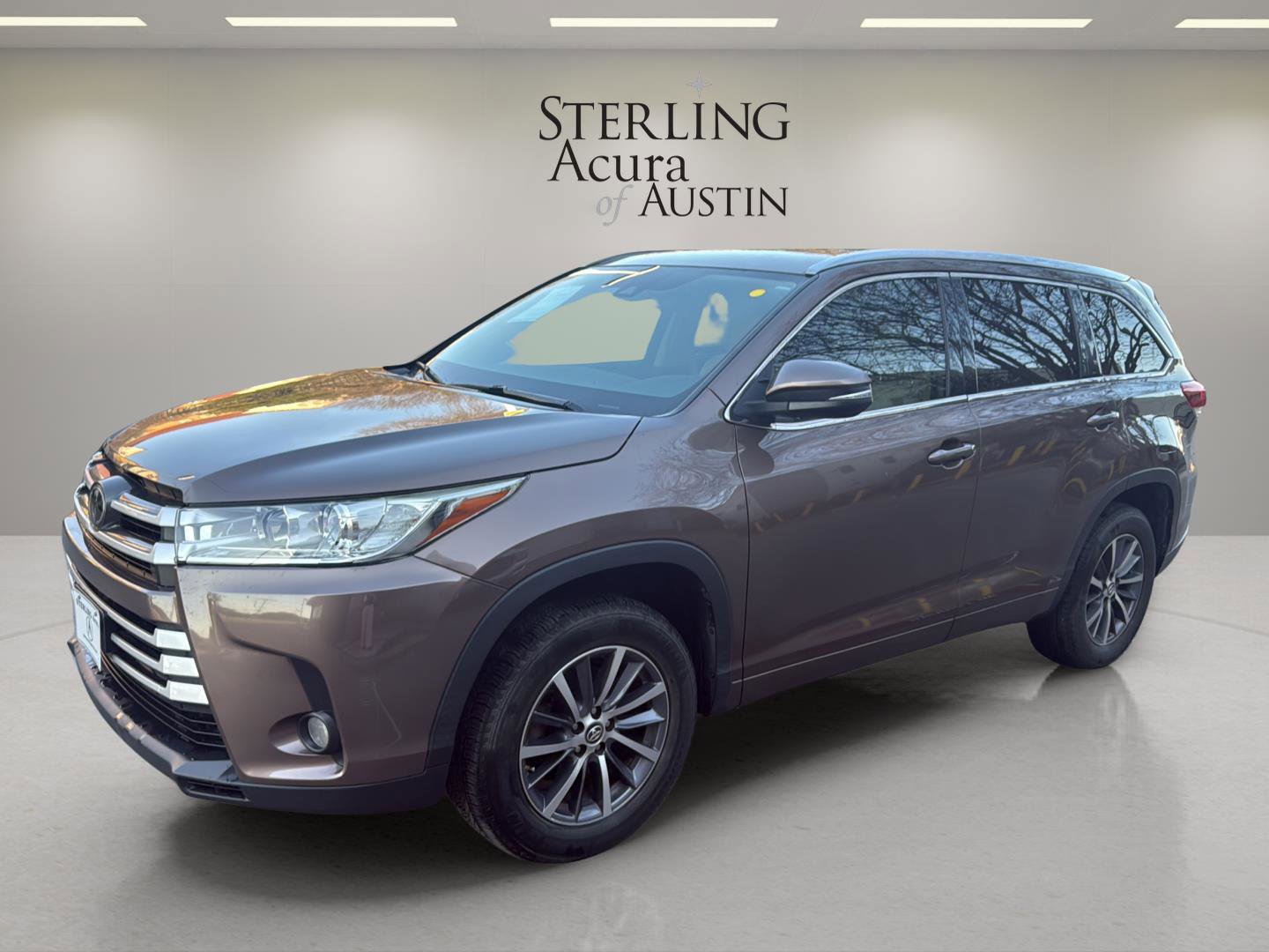 Used 2017 Toyota Highlander XLE image 1