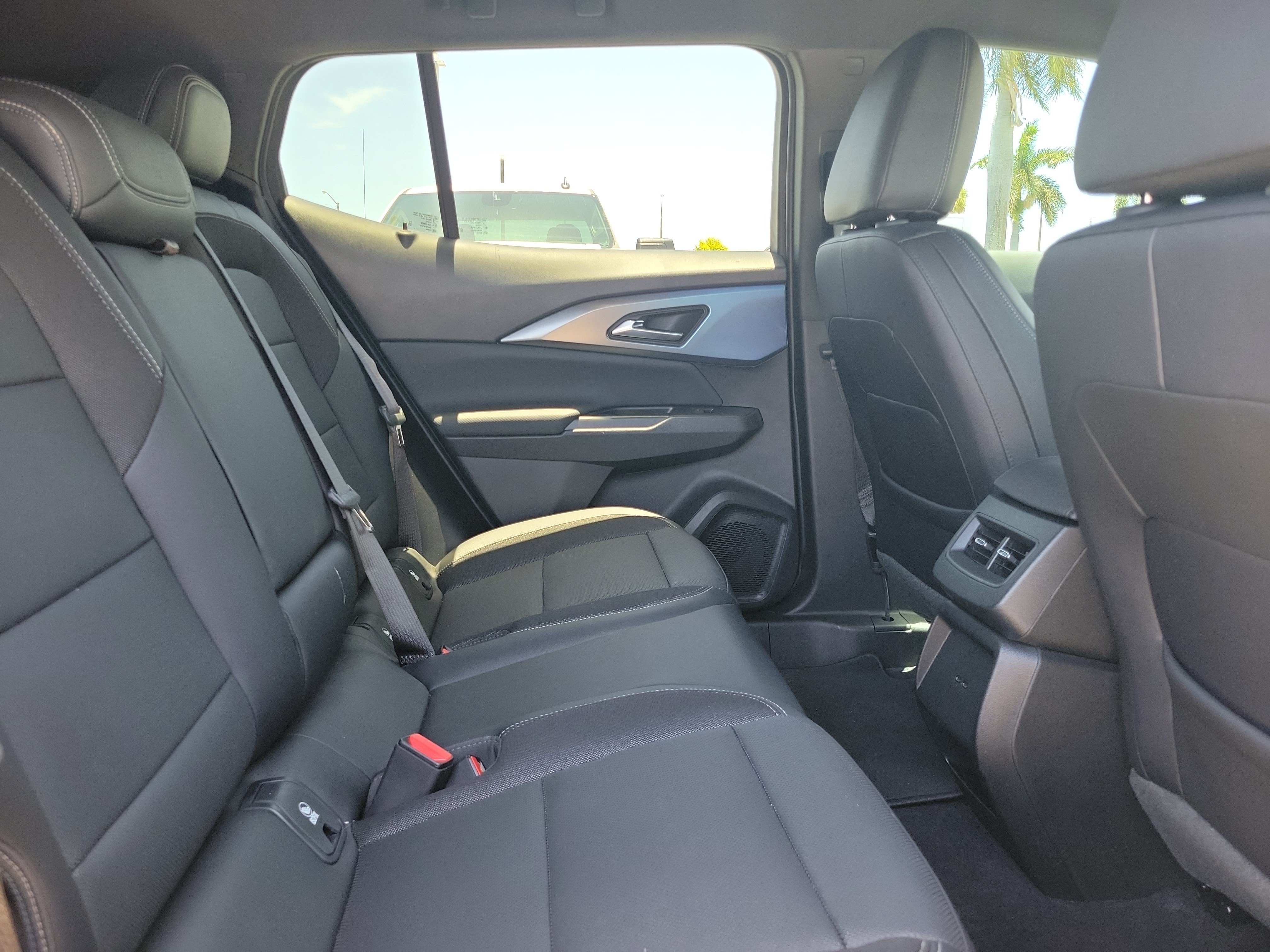 Used 2024 Chevrolet Equinox EV LT FWD image 7