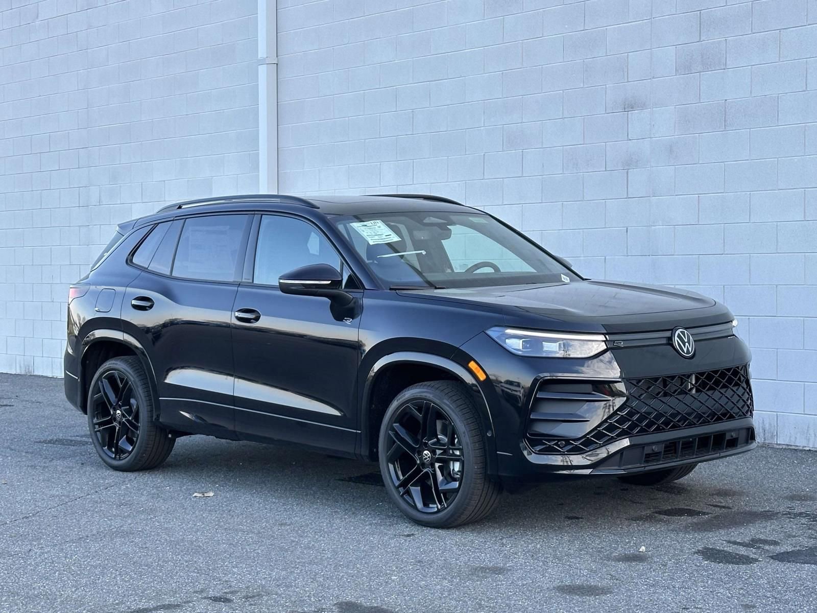 New 2026 Volkswagen Tiguan SE R-Line image 8