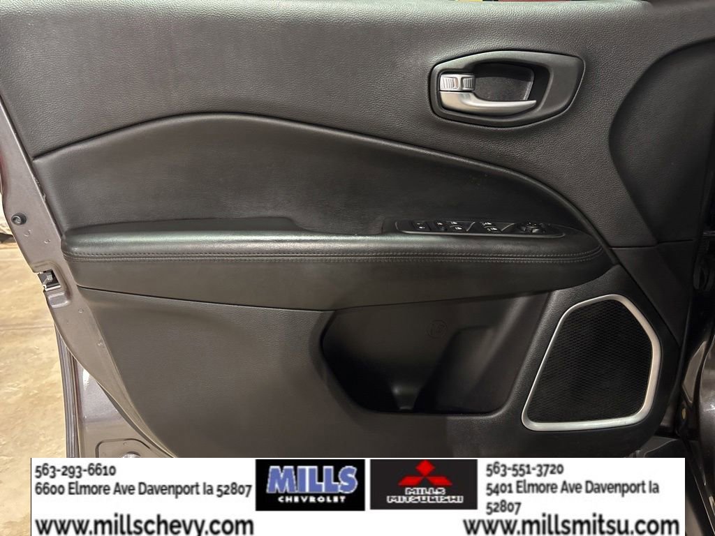 Used 2018 Jeep Compass Latitude w/ Popular Equipment Group AWD/4WD image 9