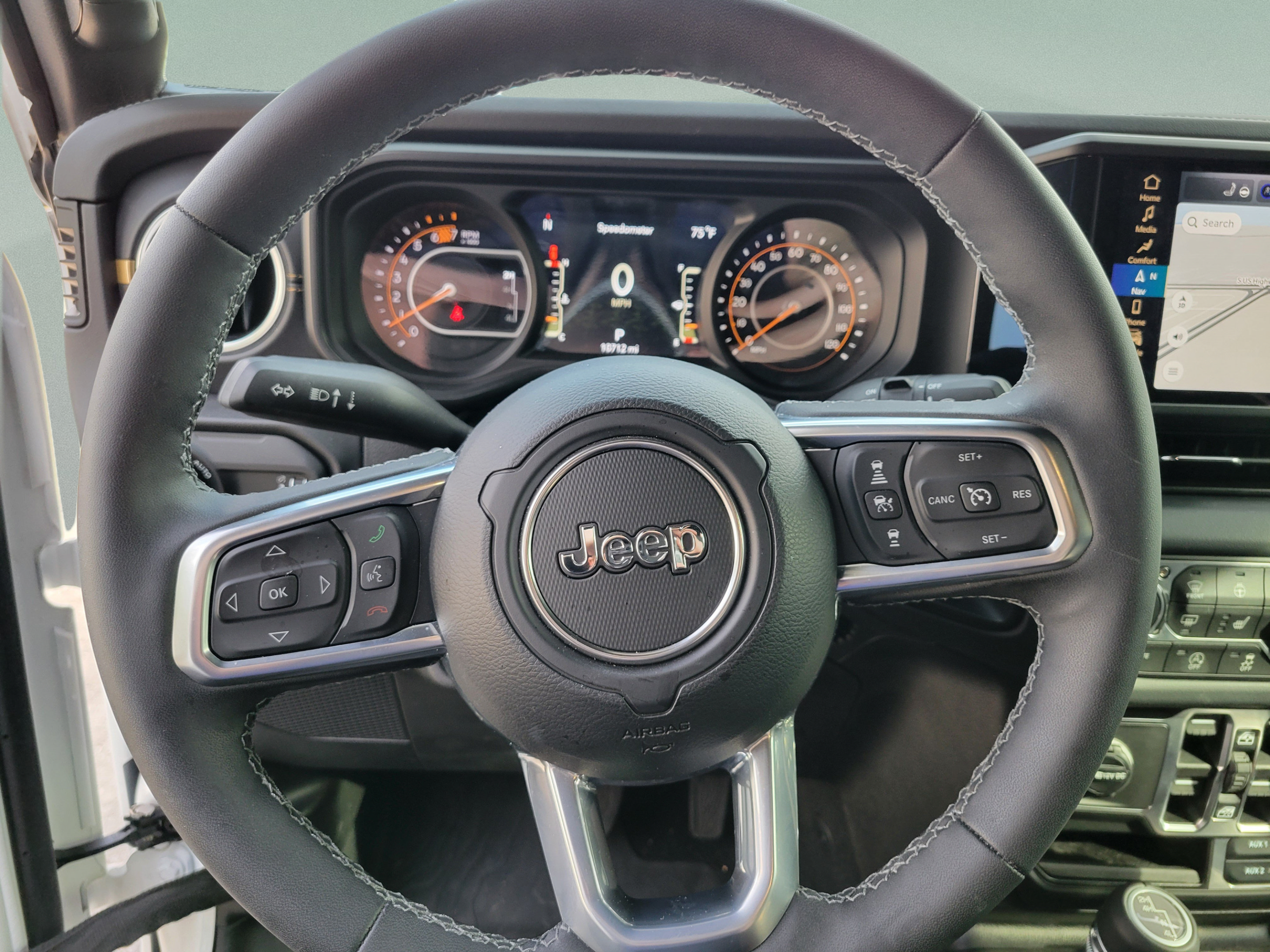 Used 2026 Jeep Wrangler Unlimited Sahara AWD/4WD image 16