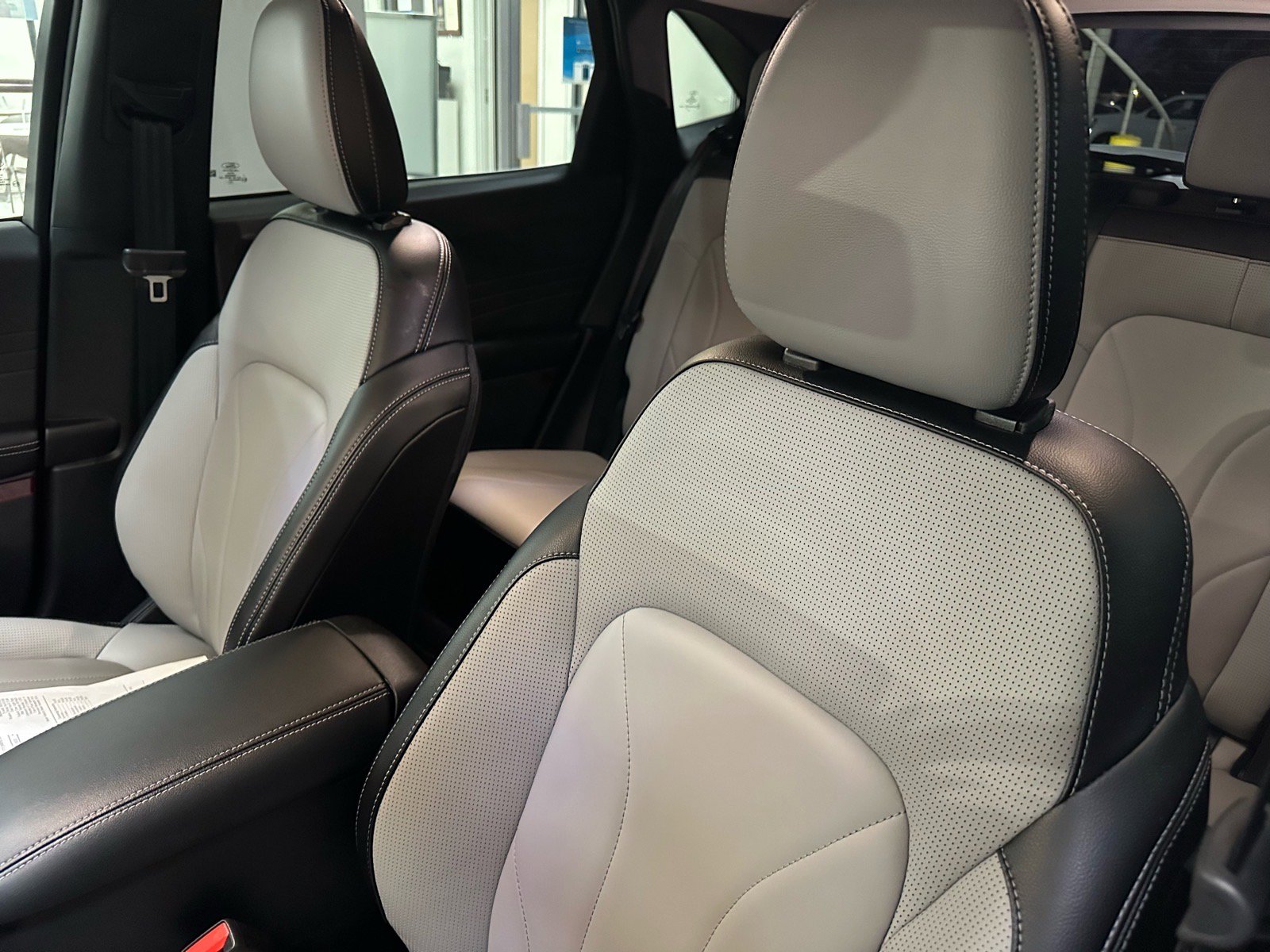 Certified 2025 Ford Escape Platinum w/ Premium Technology Package image 20