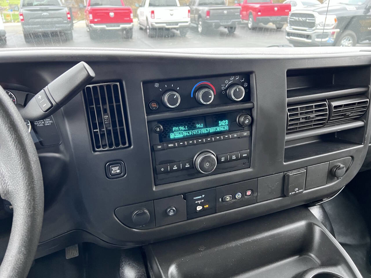 Used 2018 GMC Savana 2500 Extended image 17