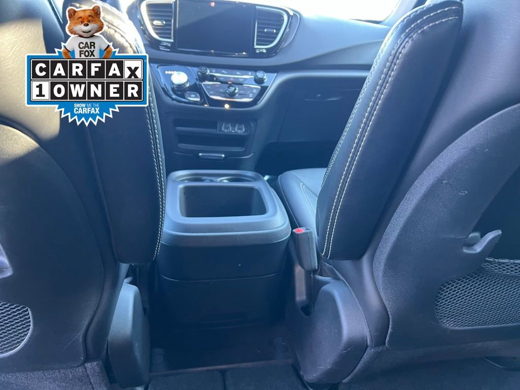 Used 2025 Chrysler Pacifica Select FWD image 19