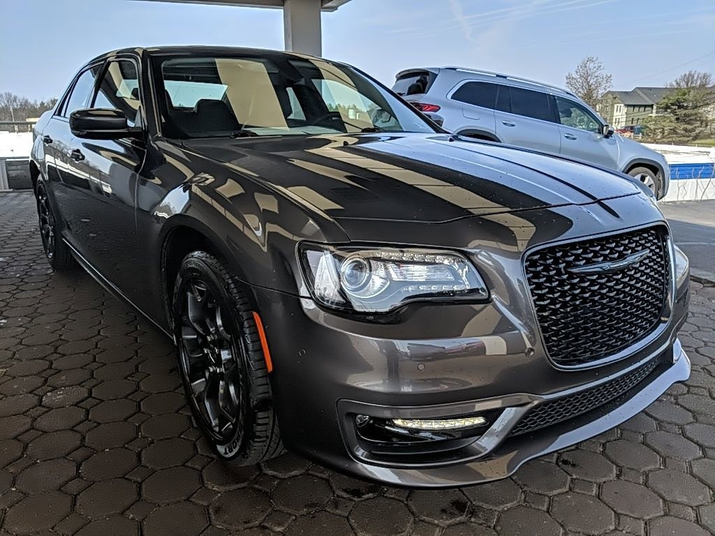 Used 2023 Chrysler 300 Touring L w/ Popular Equipment Group AWD/4WD image 4