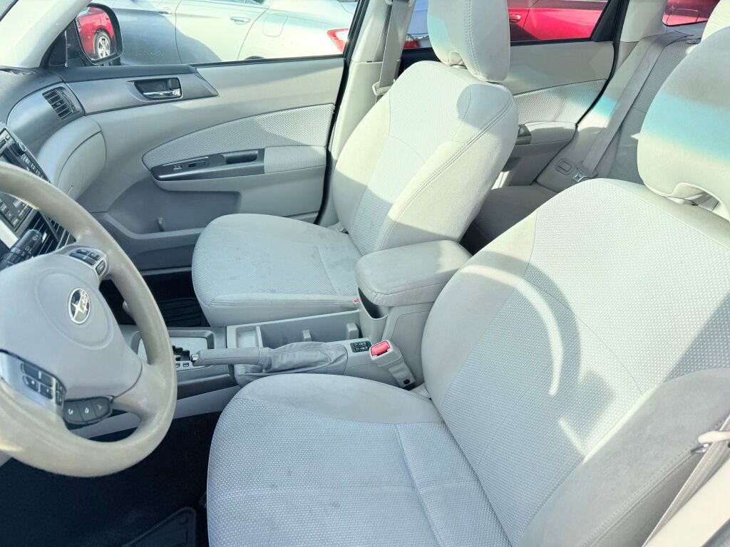 Used 2013 Subaru Forester 2.5X Premium w/ All-Weather Plus Pkg AWD/4WD image 9