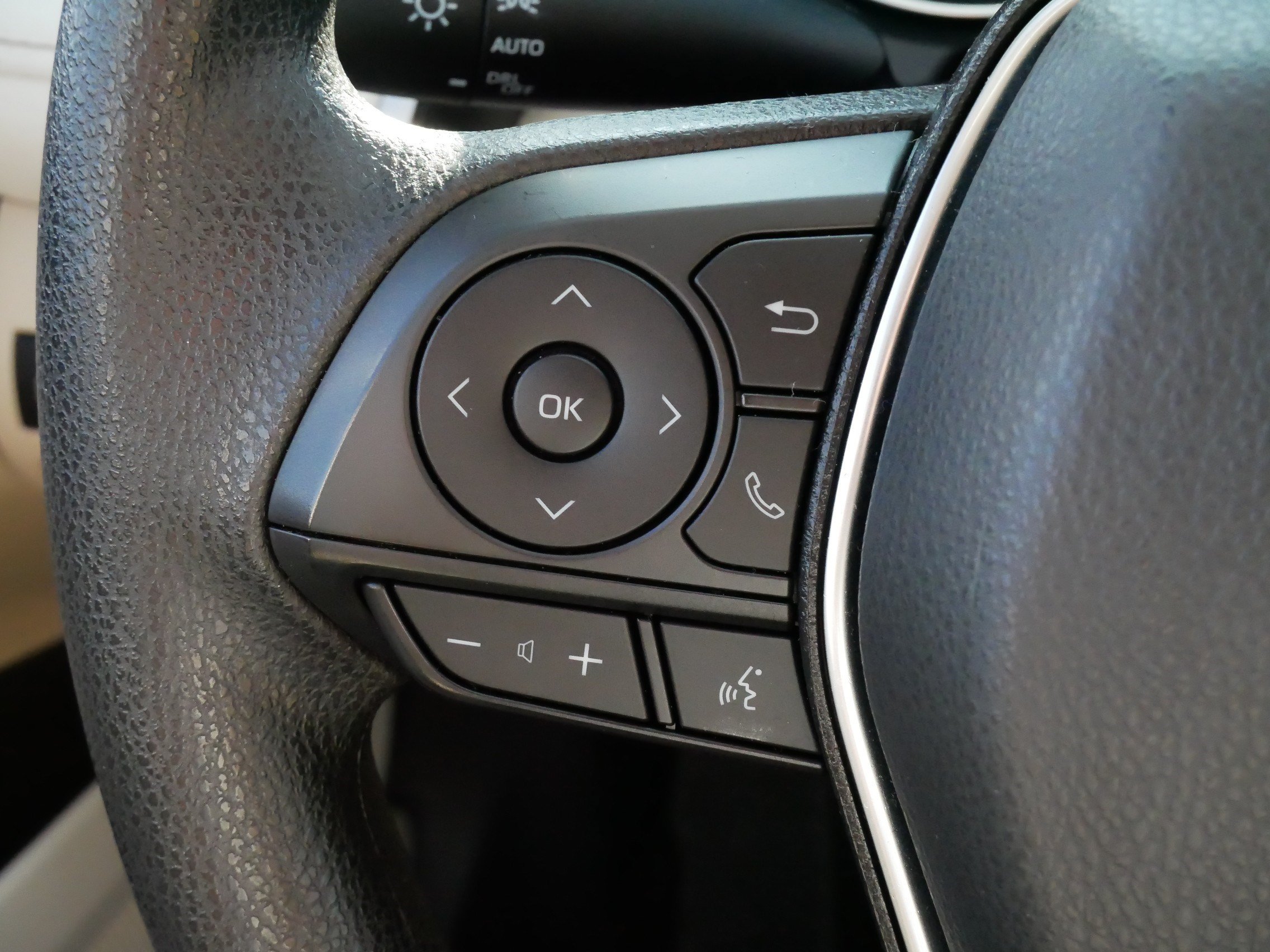 Used 2019 Toyota Camry LE FWD image 27