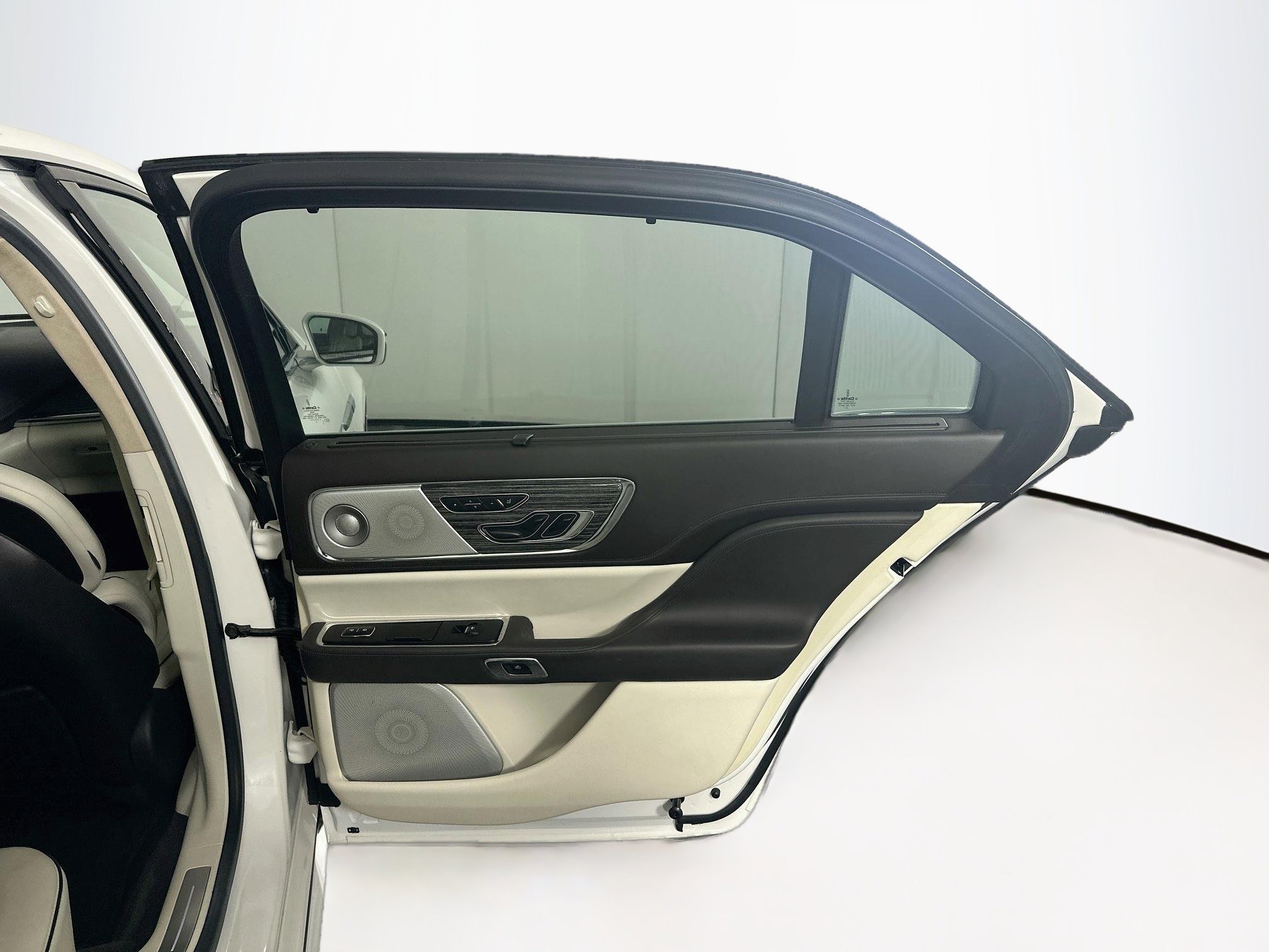 Used 2018 Lincoln Continental Black Label AWD/4WD image 33