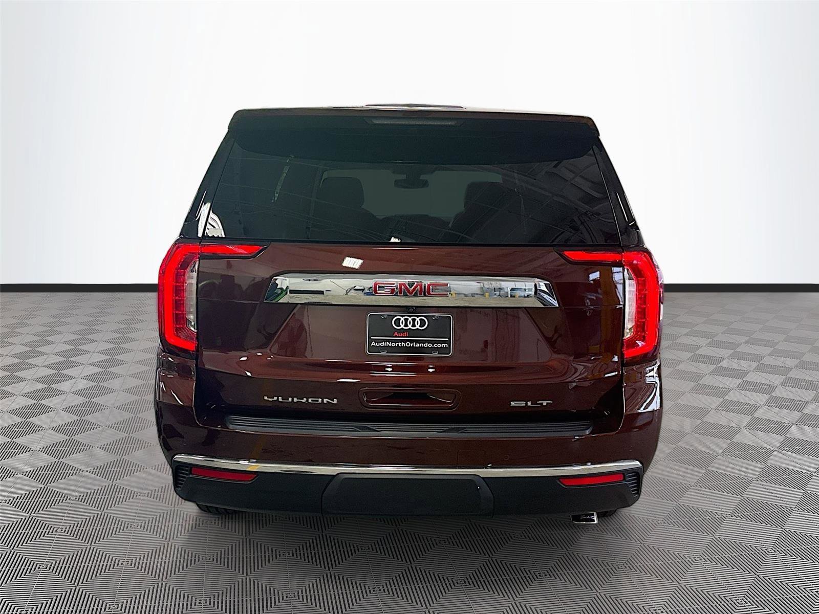 Used 2022 GMC Yukon SLT w/ SLT Luxury Package AWD/4WD image 6