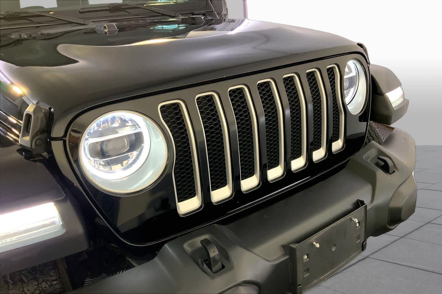 Used 2021 Jeep Wrangler Unlimited Sahara AWD/4WD image 32
