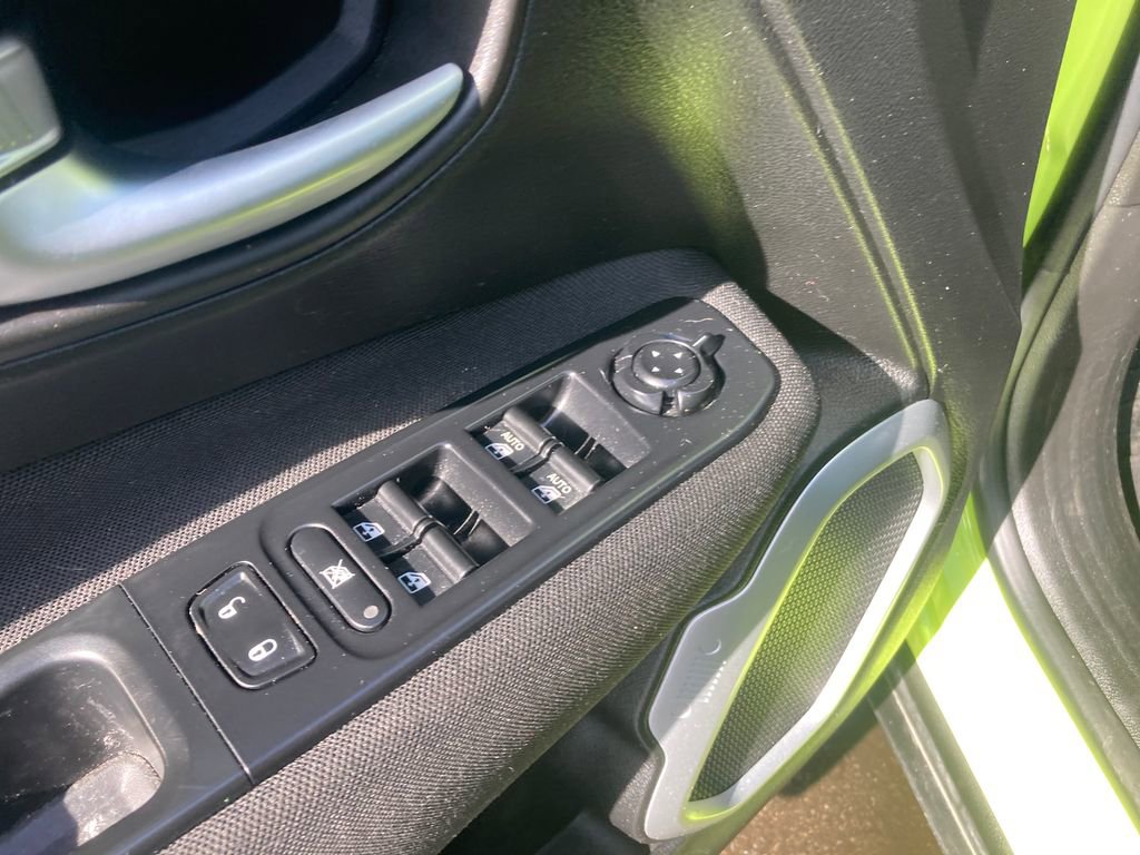 Used 2018 Jeep Renegade Sport w/ Power & Air Group image 14